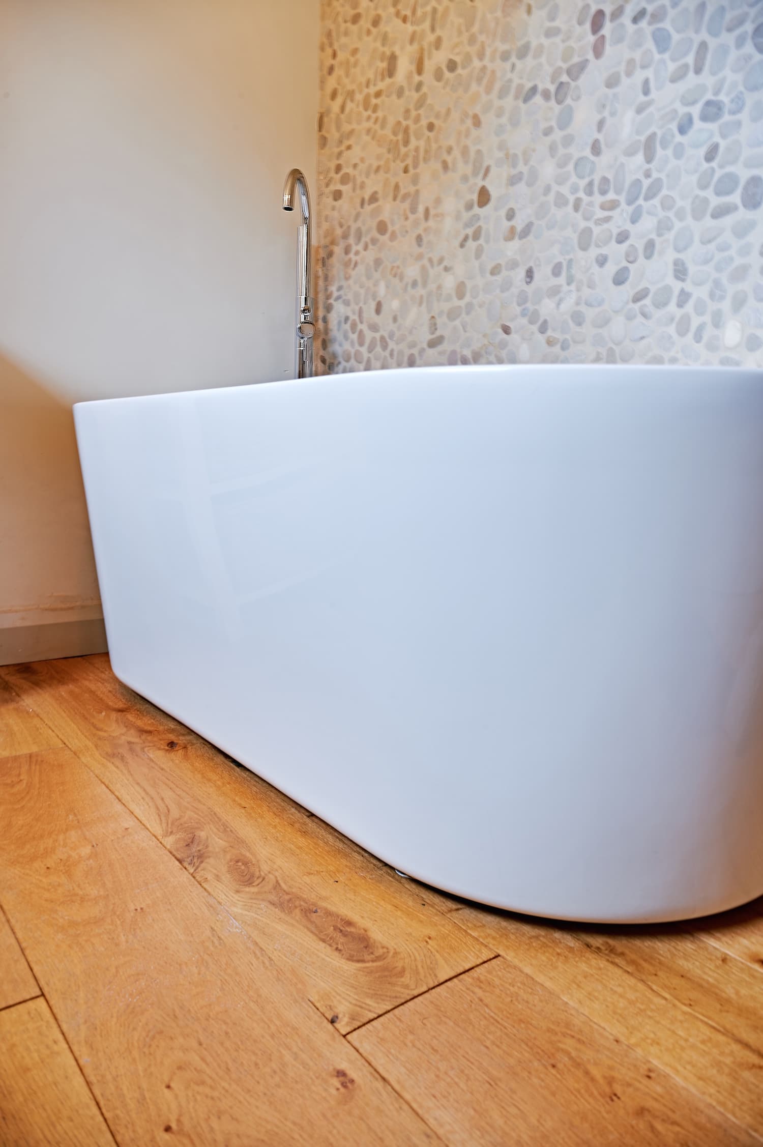 Pebble Bathroom detail 1