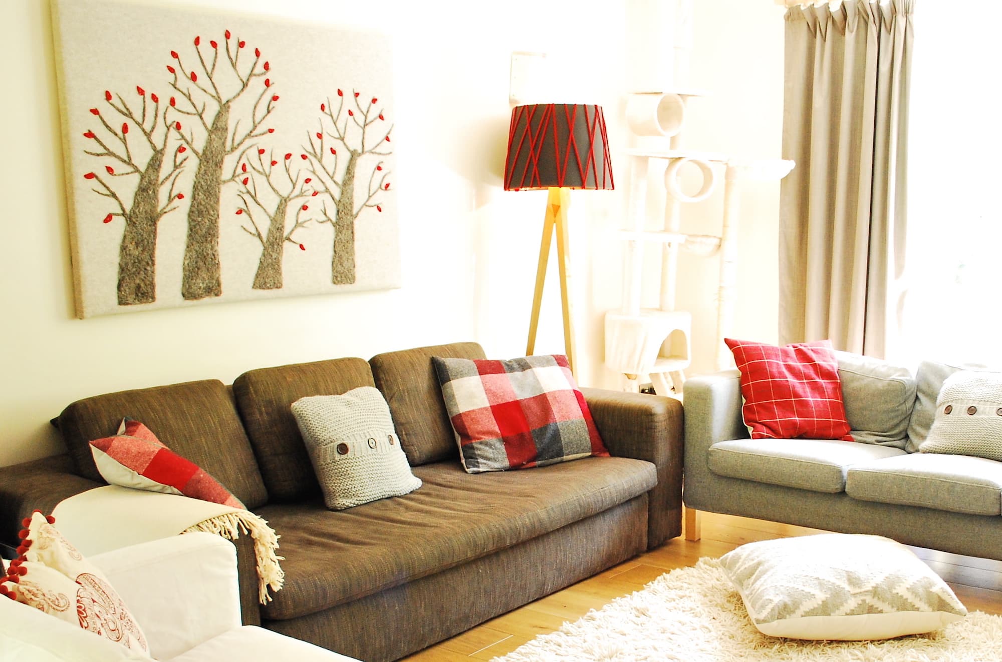 Living room with wool painting on the wall